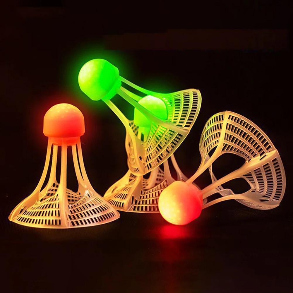 كرة الريشة المتوهجة المقاومة ل - مراجعة Feather Shuttlecock وسعره