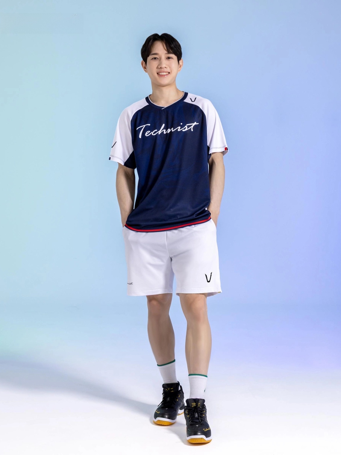 بدلة رياضية للرجال لتنس الريشة - مراجعة Badminton Jersey وسعره